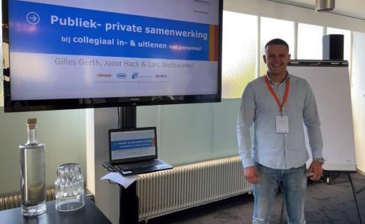 Lars Wolfswinkel, WSP Parkstad, geeft een workshop over Collegiale In- en Uitleen op de Praktijkdag van de Programmaraad
