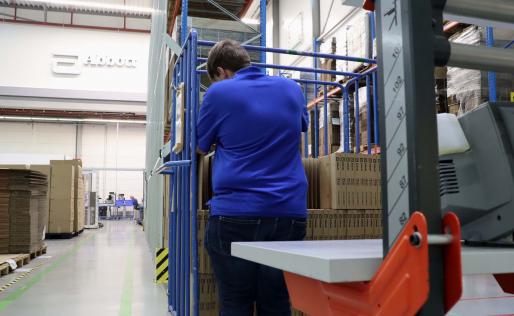 Medewerker Rob werkt in het distributiecentrum van Abbott