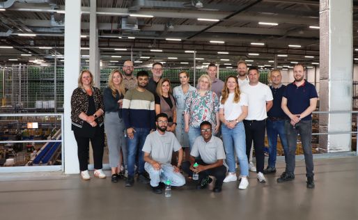 Groepsfoto Osamah en Lalisa bij DocMorris