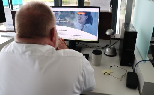Jules op zijn werkplek bij Intergarde