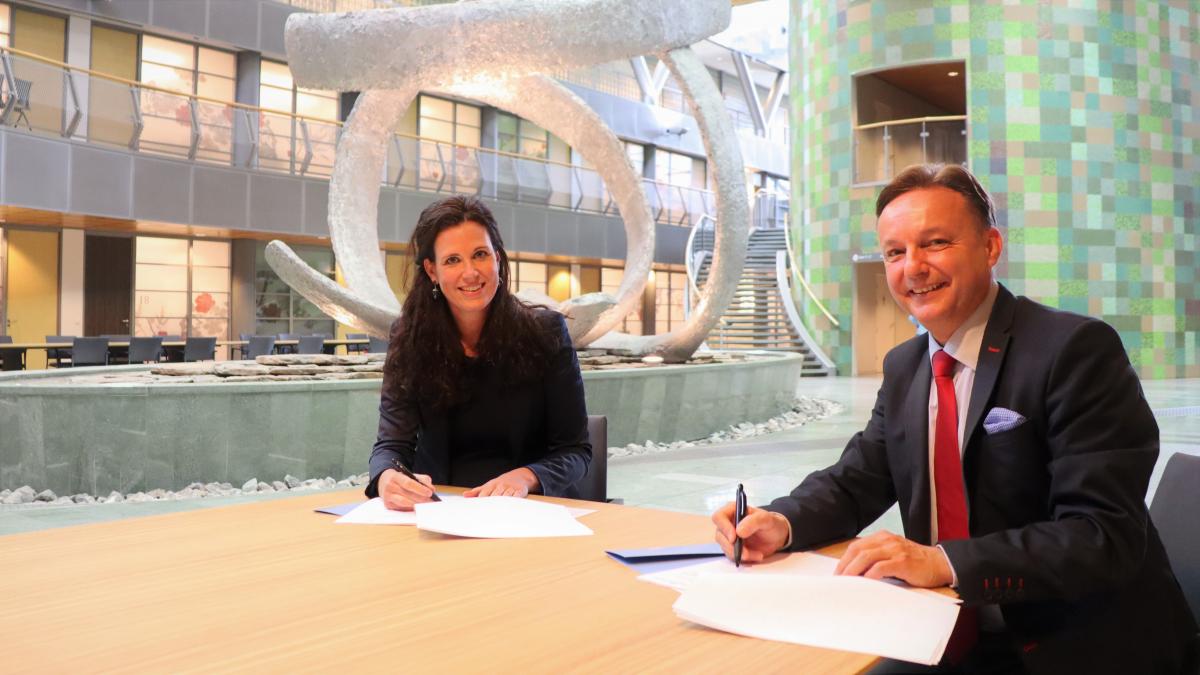 Contract tekenen in Zuyderland
