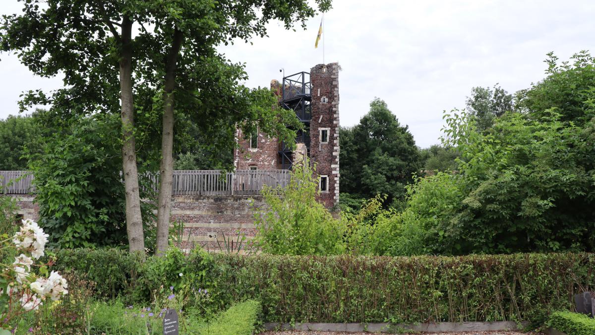 Slot Schaesberg van buitenaf