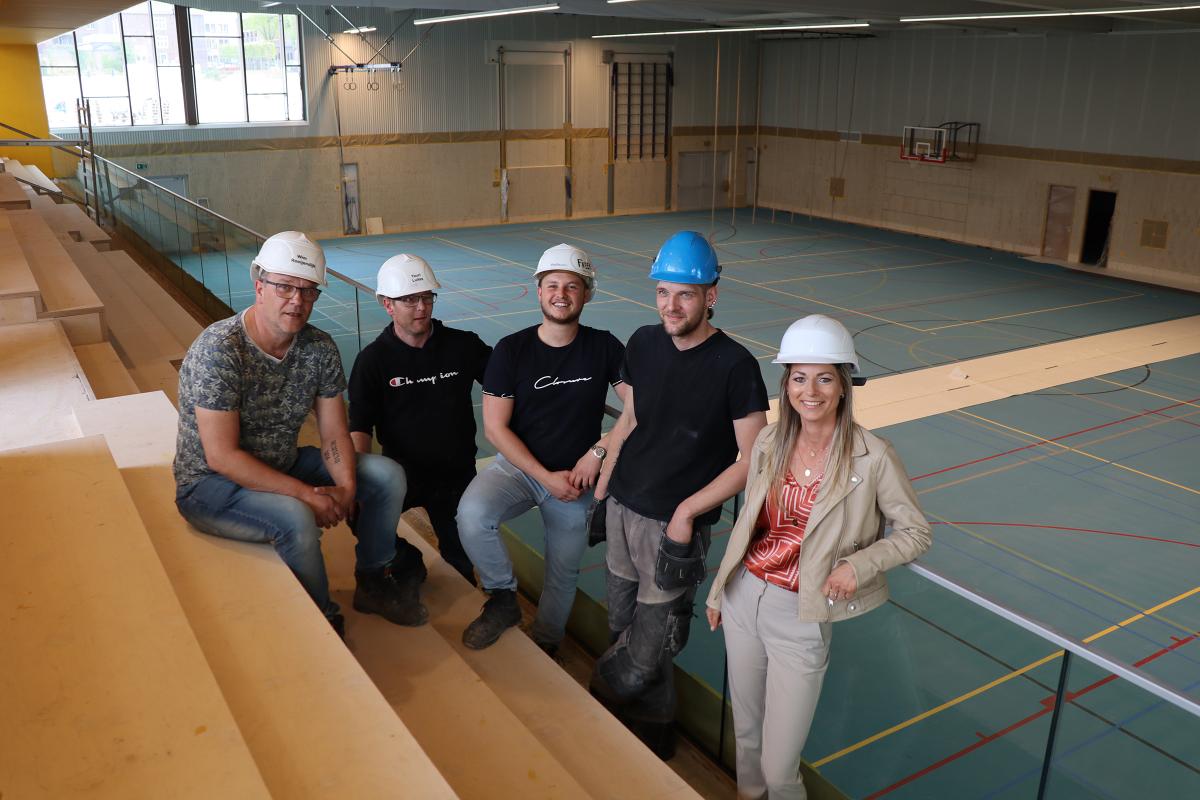 Groepsfoto van bjorn met uitvoerders, projectleider en danielle slangen van WSP