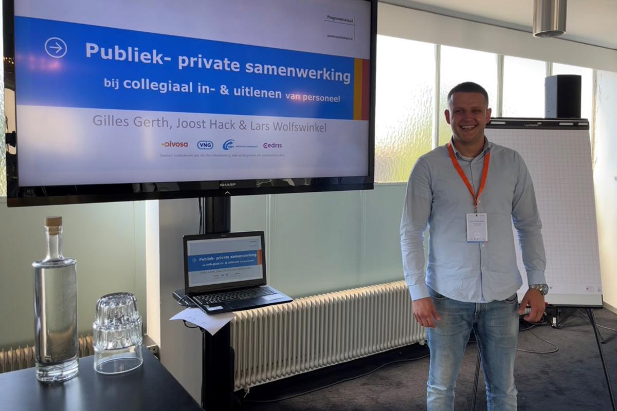 Lars Wolfswinkel, WSP Parkstad, geeft een workshop over Collegiale In- en Uitleen op de Praktijkdag van de Programmaraad