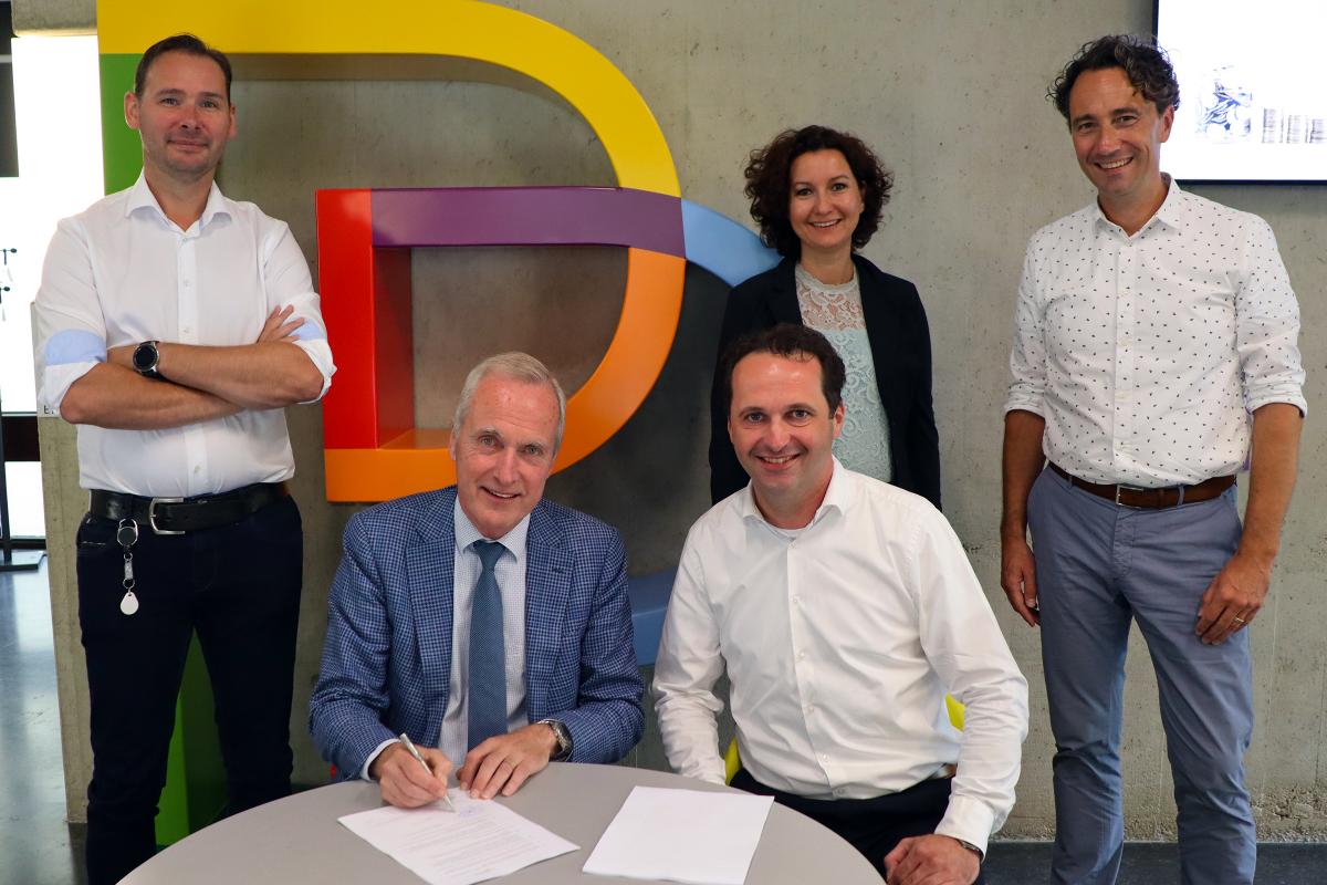 Contractondertekening van WSP en Advantive met alle betrokkenen