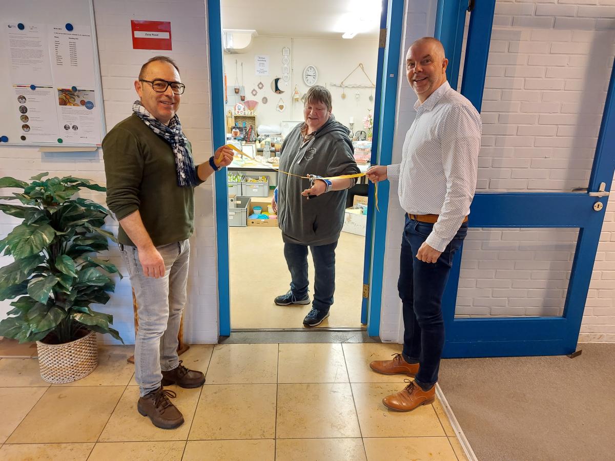 Ruben Kemp, Miriam Ucher en Ton Peeters openen officieel de Boutique