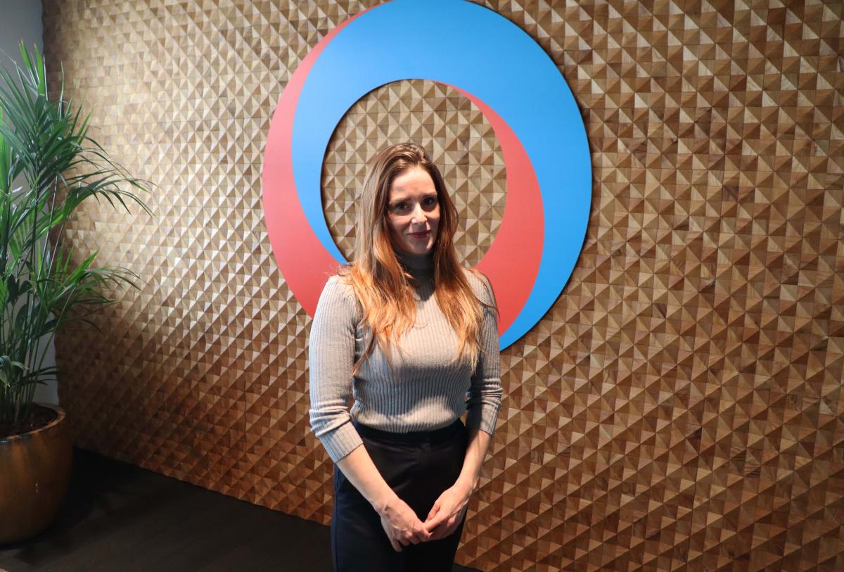 Maria bij haar werkgever ICS Groep