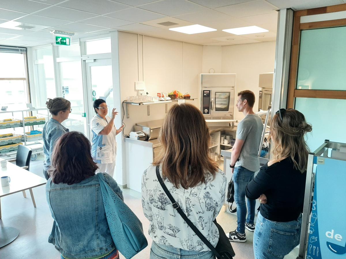 Rondleiding bij Zuyderland Geleen, consulenten krijgen uitleg