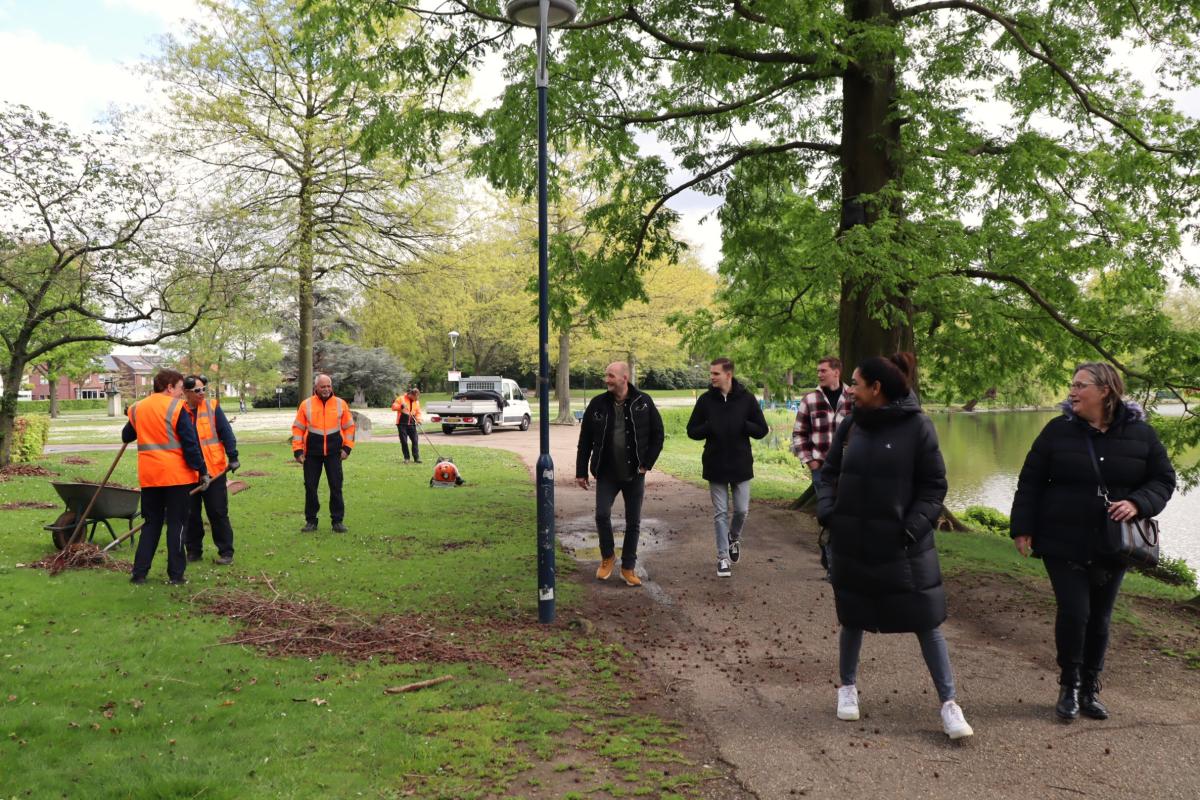 De mensen van Ergon en Weener XL bezoeken het vijverpark in Brunssum