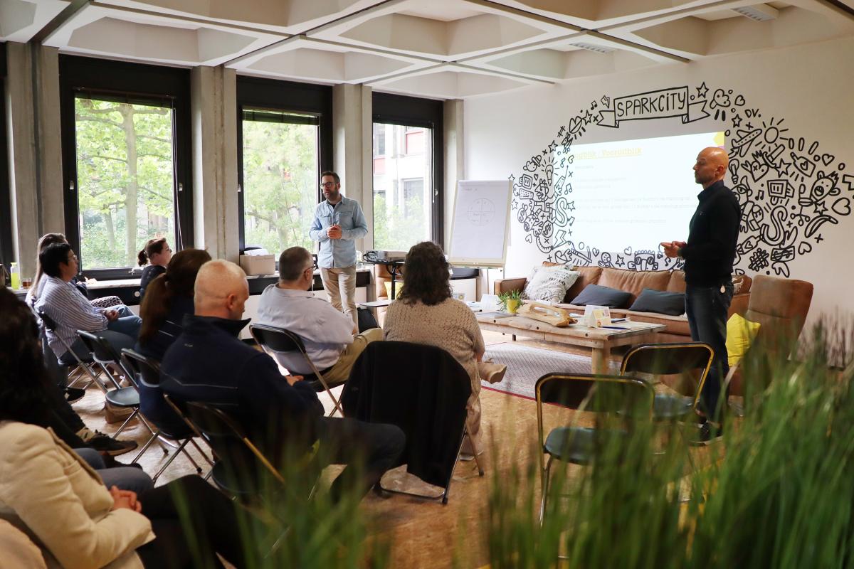Plenaire sessie met presentatie Buddy Terugkomdag