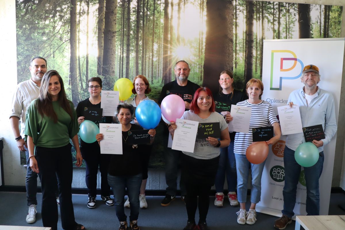 Groepsfoto geslaagden training assertiviteit