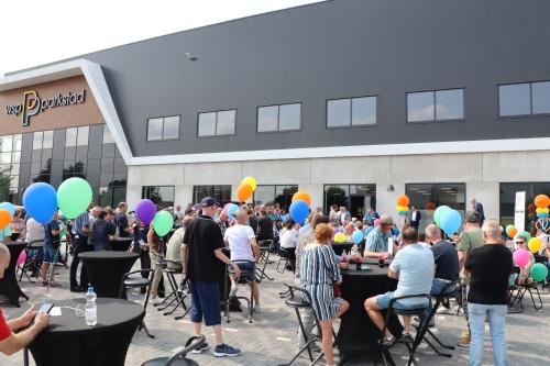 Gezellige samenkomst op parkeerterrein