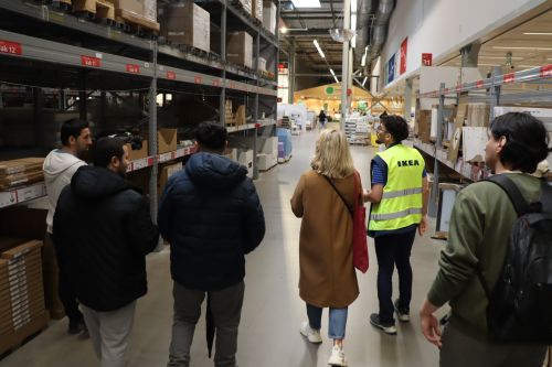 Laagdrempelige ontmoeting bij IKEA Heerlen in het magazijn