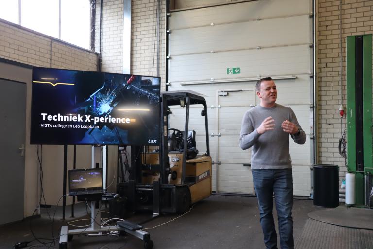 Presentatie over Techniek door Leo Loopbaan bij Relim Metaal
